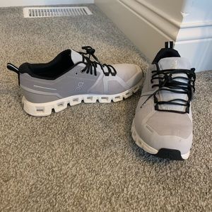 On cloud size woman’s 7 worn once euc smoke free